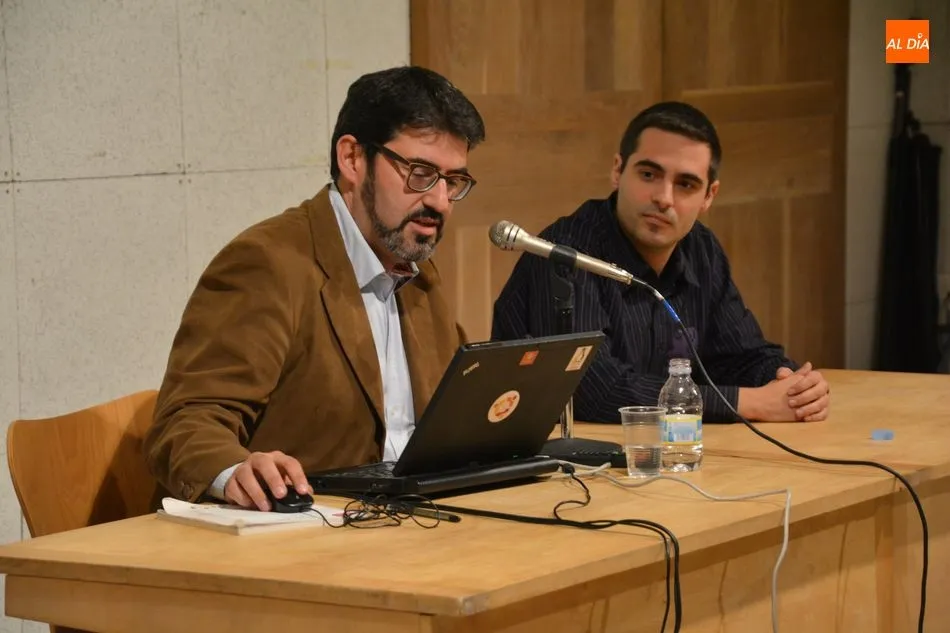 Foto 11 - Ricardo Chao glosa la figura de Alfonso Rey de Le&oacute;n en la Casa de las Conchas