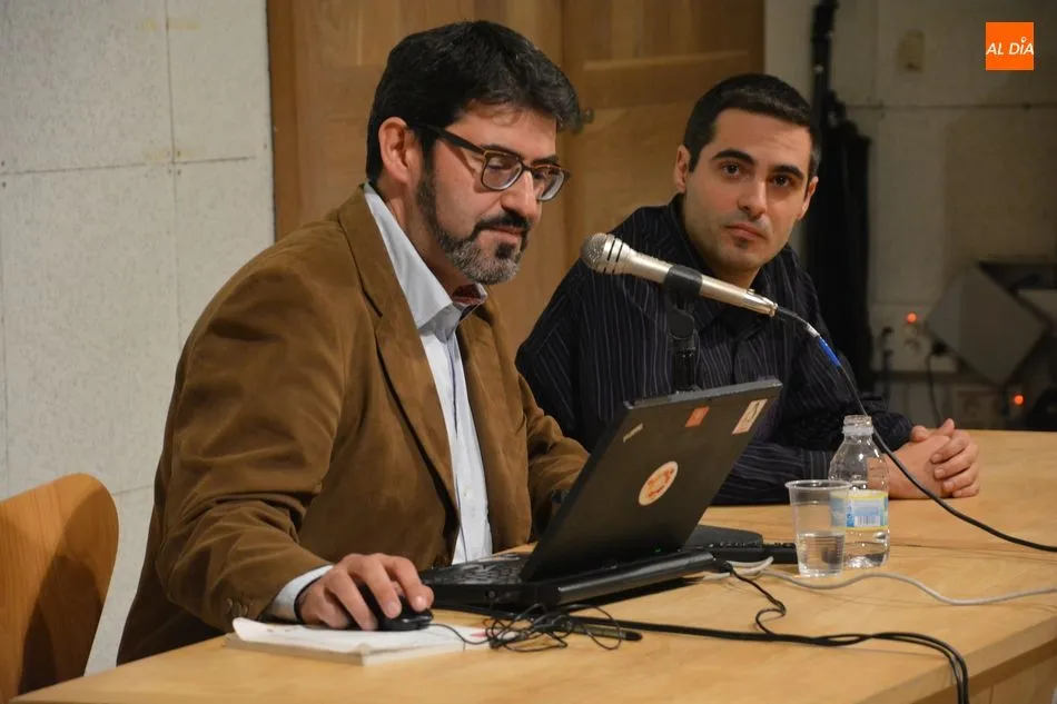 Foto 4 - Ricardo Chao glosa la figura de Alfonso Rey de Le&oacute;n en la Casa de las Conchas