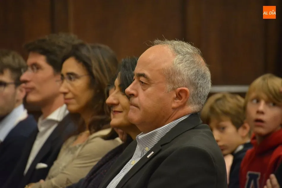 Foto 4 - Paz Battaner y Jos&eacute; M&ordf; Gil-Robles, socios de honor de Alumni-Universidad&nbsp;  