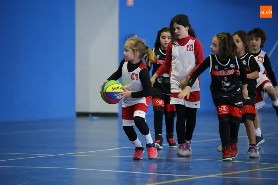 Foto 3 - Arranca con &eacute;xito una nueva edici&oacute;n del Pequebasket de la mano de Caja Rural y la Delegaci&oacute;n...