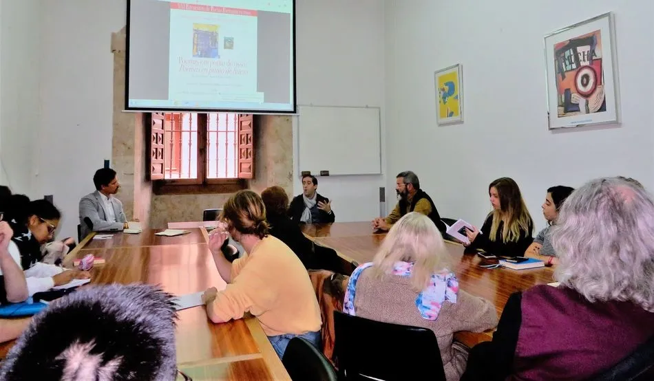 Acto de presentación del libro ‘Poemas em ponto de osso / Foto: Jacqueline Alencar
