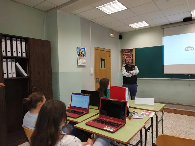 Foto 3 - El colegio Salesiano San Jos&eacute; recibe la visita de David D&iacute;az  