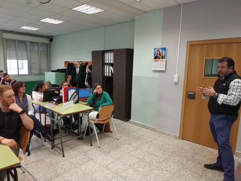 Foto 2 - El colegio Salesiano San Jos&eacute; recibe la visita de David D&iacute;az  