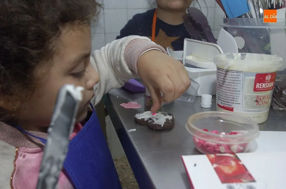 Foto 3 - Un grupo de ni&ntilde;os se adentra en el mundo de la reposter&iacute;a de la mano de La Boutique  