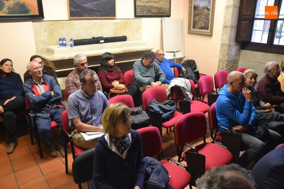 Foto 4 - Interesante sesi&oacute;n de conferencias en la Casa de la Cultura de la mano del CEM  