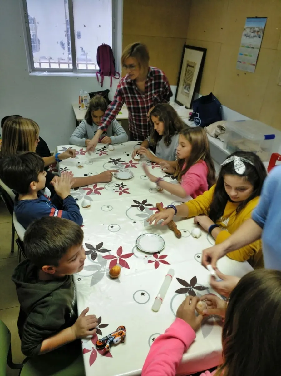 Foto 2 - Divertido y dulce taller de decoraci&oacute;n de galletas de Halloween en Valverd&oacute;n