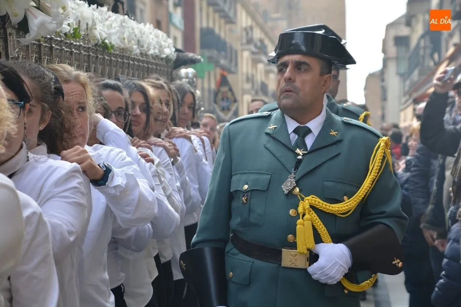Foto 11 - Cientos de salmantinos acompa&ntilde;an a La Soledad en su salida extraordinaria