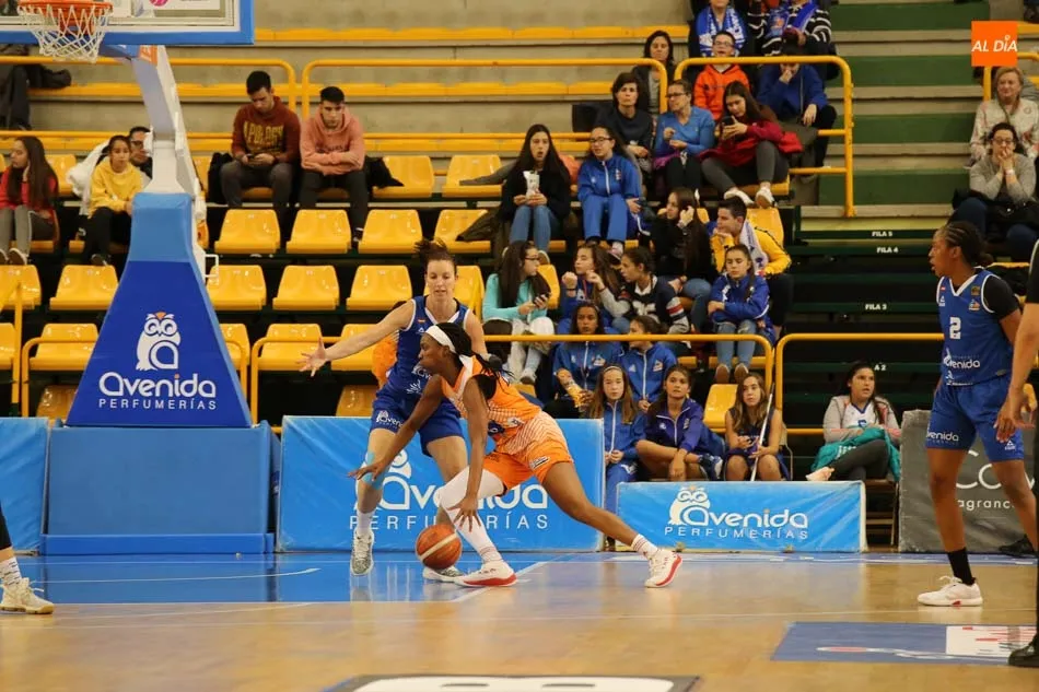 Foto 3 - Perfumer&iacute;as Avenida no falla ante el Zamarat y suma su cuarta victoria consecutiva en la...