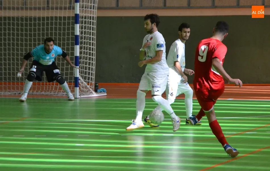 Foto 4 - El III Senior pierde su imbatibilidad tras toparse con un muro y recibir goles un poco &lsquo;tontos&rsquo; ...