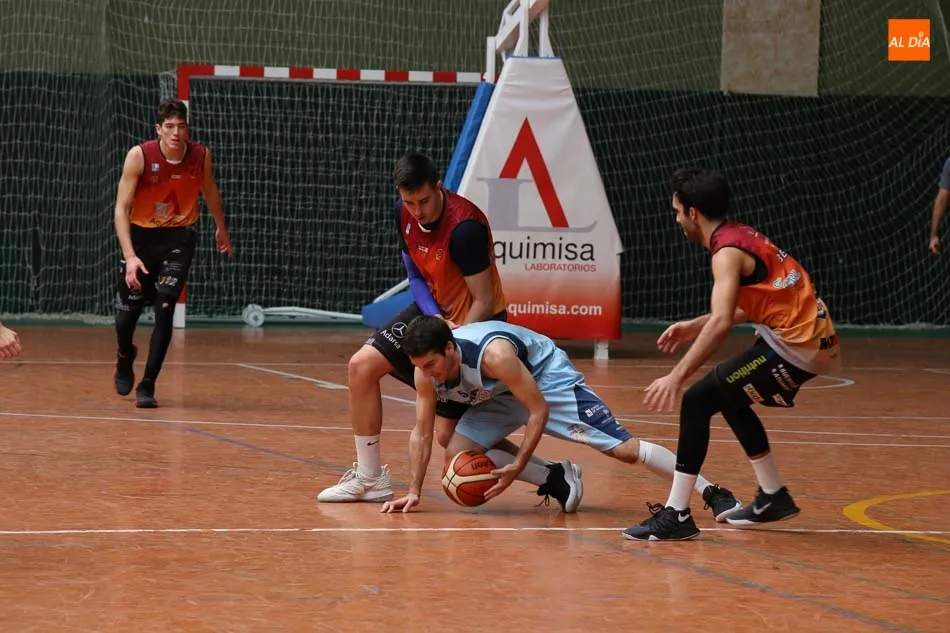 Foto 11 - El Aquimisa Basket no puede sumar su segunda victoria en casa y cae ante el Estudiantes Lugo (72-81)