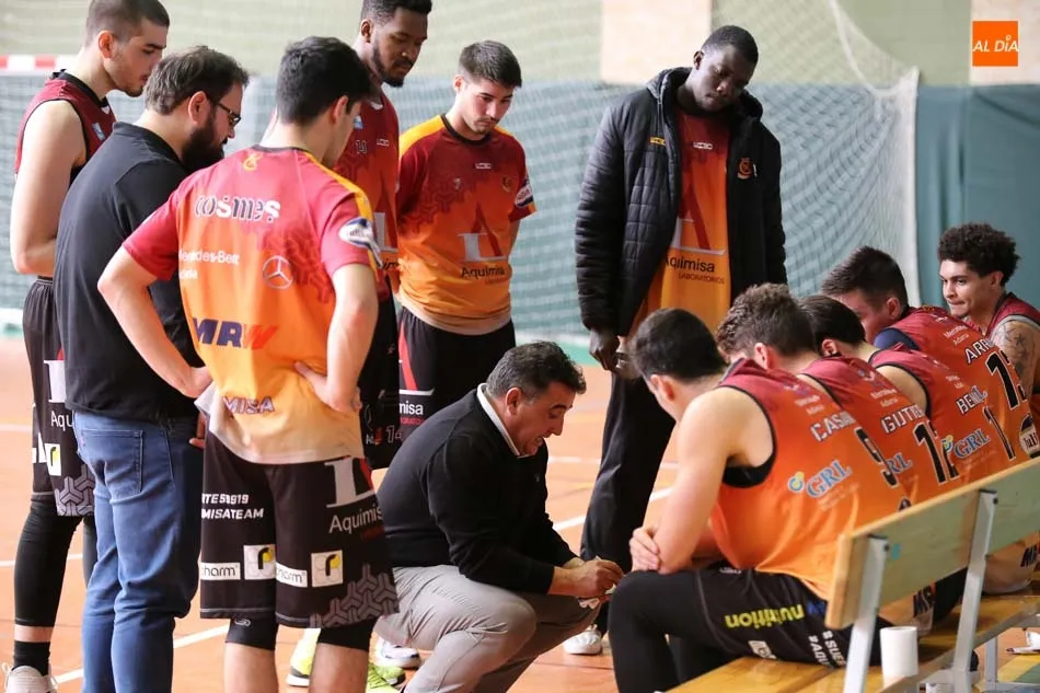 Foto 10 - El Aquimisa Basket no puede sumar su segunda victoria en casa y cae ante el Estudiantes Lugo (72-81)