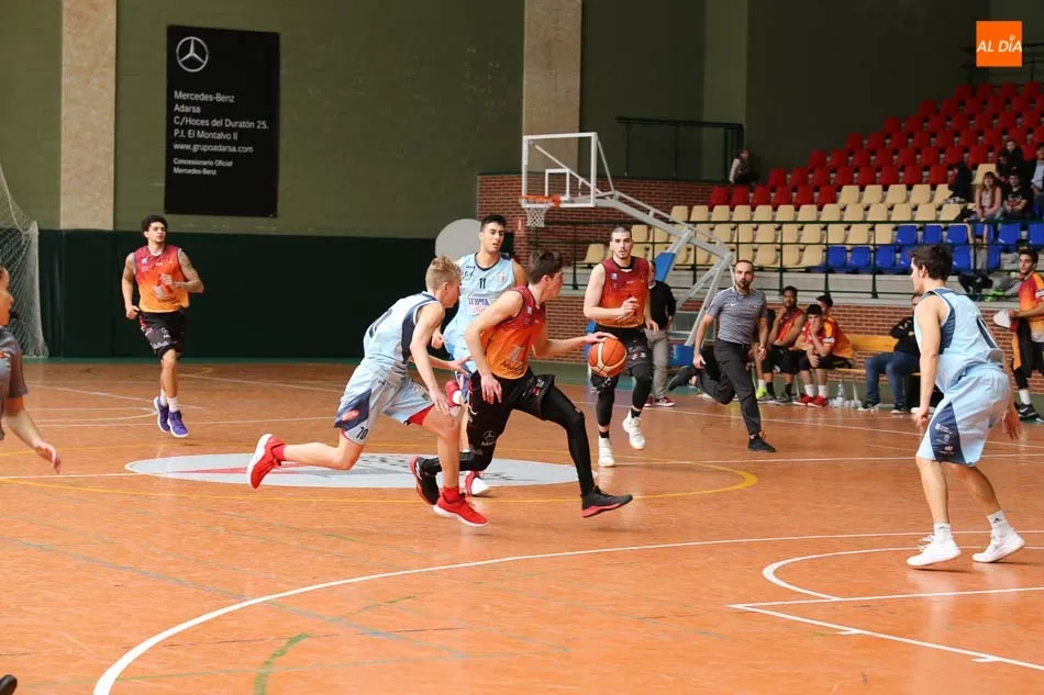Foto 9 - El Aquimisa Basket no puede sumar su segunda victoria en casa y cae ante el Estudiantes Lugo (72-81)