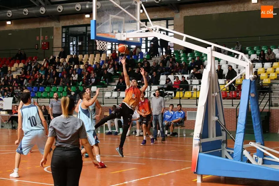 Foto 8 - El Aquimisa Basket no puede sumar su segunda victoria en casa y cae ante el Estudiantes Lugo (72-81)