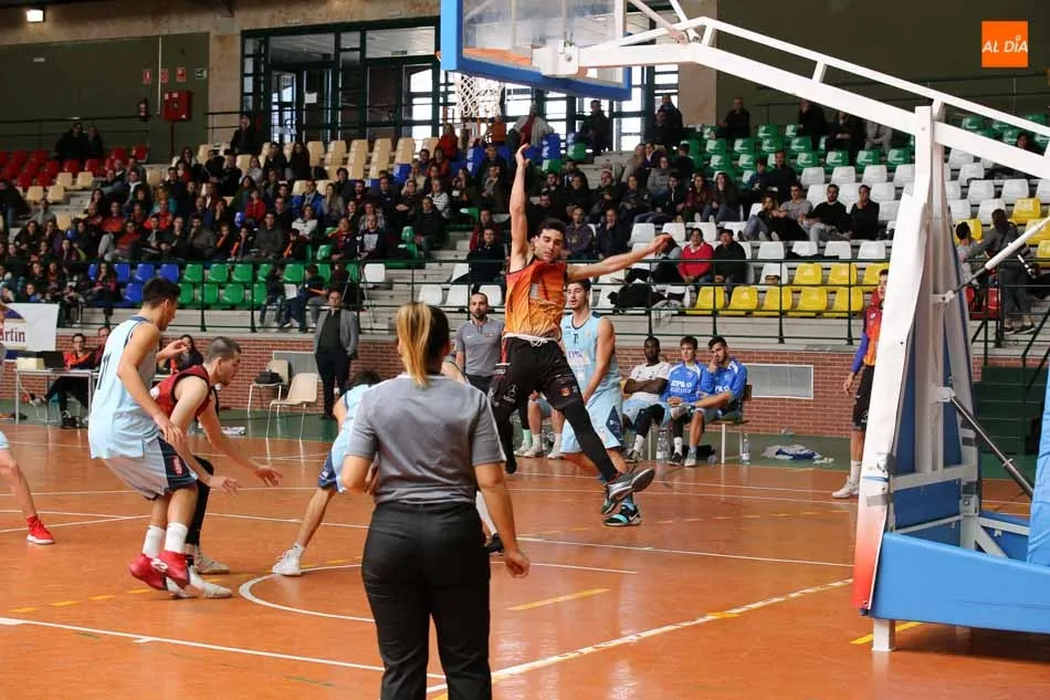 Foto 6 - El Aquimisa Basket no puede sumar su segunda victoria en casa y cae ante el Estudiantes Lugo (72-81)