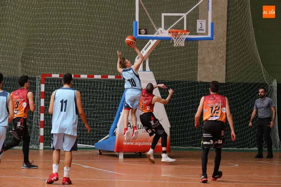 Foto 4 - El Aquimisa Basket no puede sumar su segunda victoria en casa y cae ante el Estudiantes Lugo (72-81)