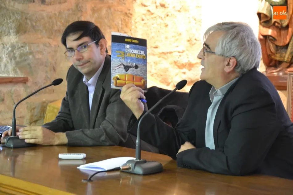 Foto 7 - La charla de Isidro Catela sobre adicciones digitales &lsquo;vence&rsquo; al Bar&ccedil;a-Madrid  