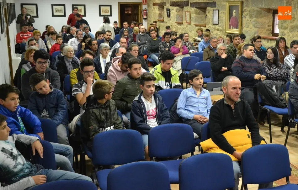 La charla de Isidro Catela sobre adicciones digitales ‘vence’ al Barça-Madrid  