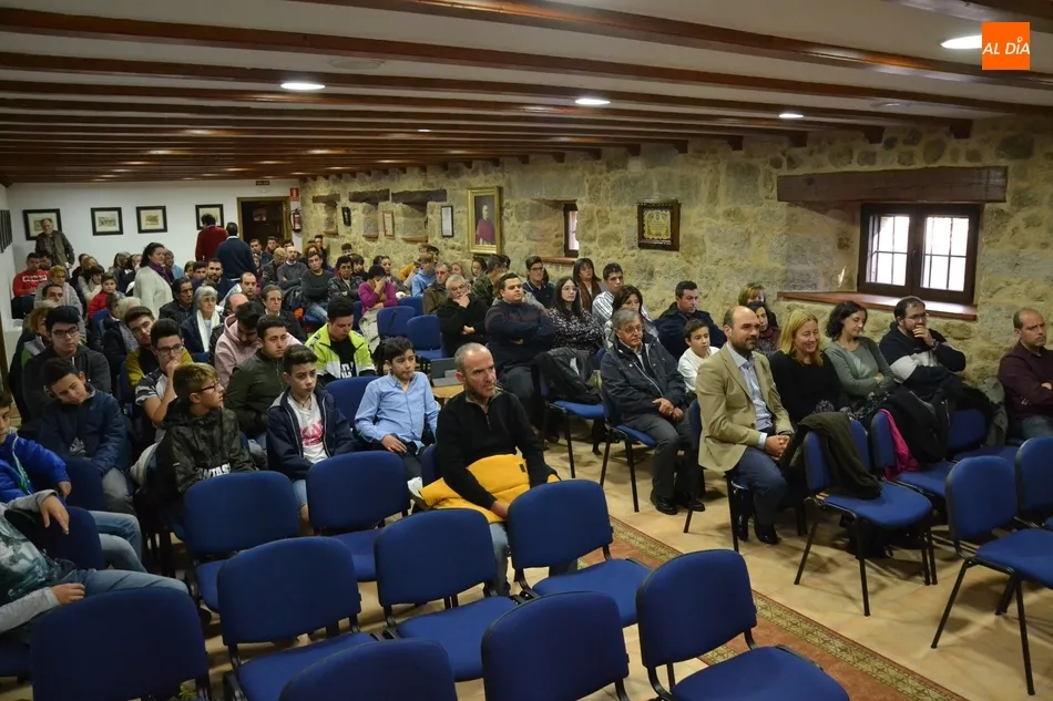 Foto 5 - La charla de Isidro Catela sobre adicciones digitales &lsquo;vence&rsquo; al Bar&ccedil;a-Madrid  