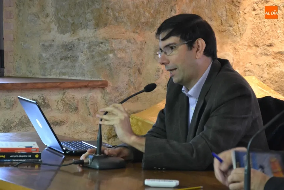 Foto 2 - La charla de Isidro Catela sobre adicciones digitales &lsquo;vence&rsquo; al Bar&ccedil;a-Madrid  