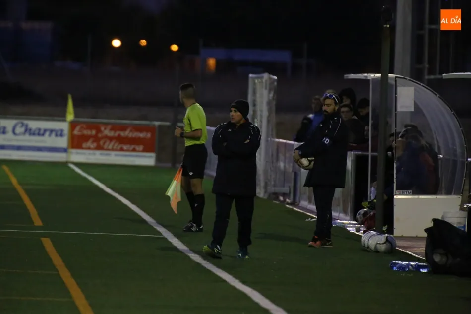 Foto 3 - El Ribert remonta ante el Hergar para llevarse el triunfo en el&nbsp; derbi y afianzarse en la zona...