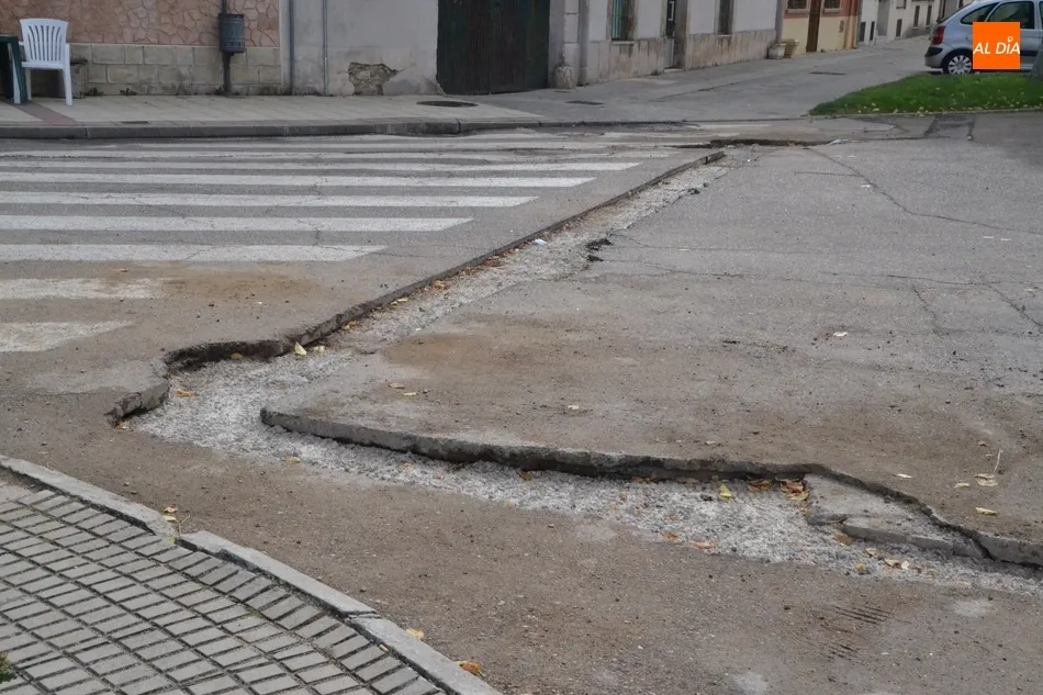 Foto 7 - Las zanjas para canalizaciones dejan una nueva chapuza en el Paseo de la Estaci&oacute;n  