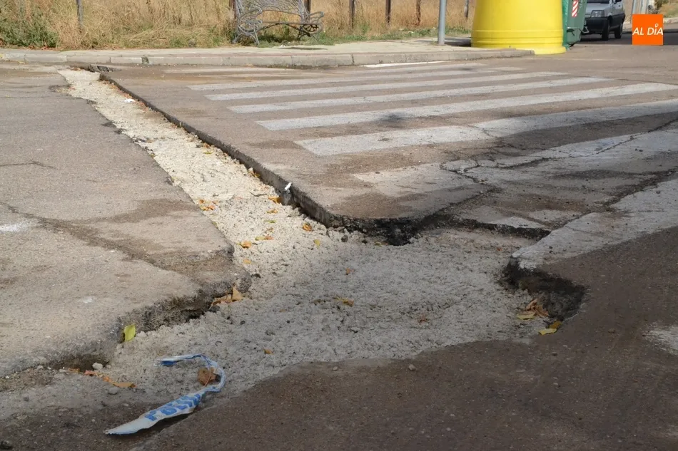 Las zanjas para canalizaciones dejan una nueva chapuza en el Paseo de la Estación  