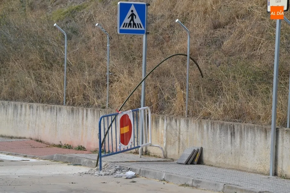 Foto 2 - Las zanjas para canalizaciones dejan una nueva chapuza en el Paseo de la Estaci&oacute;n  