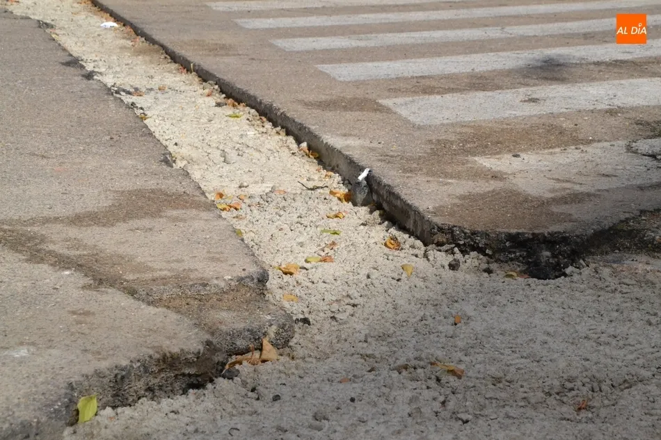 Foto 3 - Las zanjas para canalizaciones dejan una nueva chapuza en el Paseo de la Estaci&oacute;n  