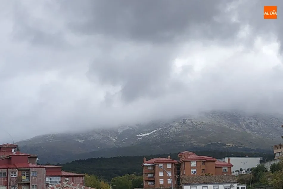Foto 2 - Las primeras nieves velan las cimas y las faldas de la monta&ntilde;a  