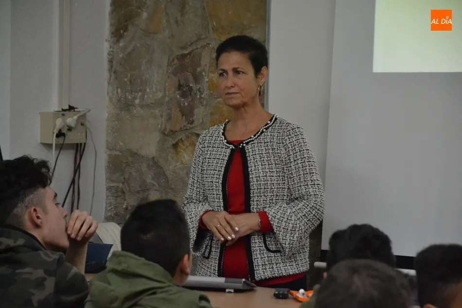 Foto 3 - Los alumnos del IES Tierra se forman en torno a la enfermedad de la diabetes  