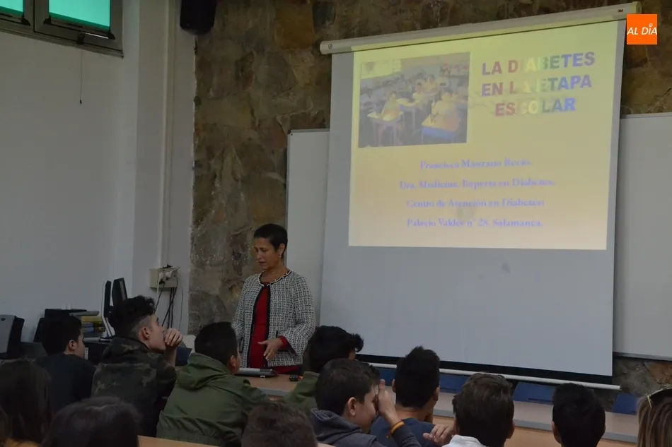 Foto 2 - Los alumnos del IES Tierra se forman en torno a la enfermedad de la diabetes  