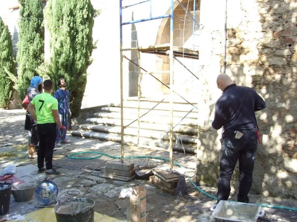Foto 5 - En marcha el curso de bioconstrucci&oacute;n en Monleras  