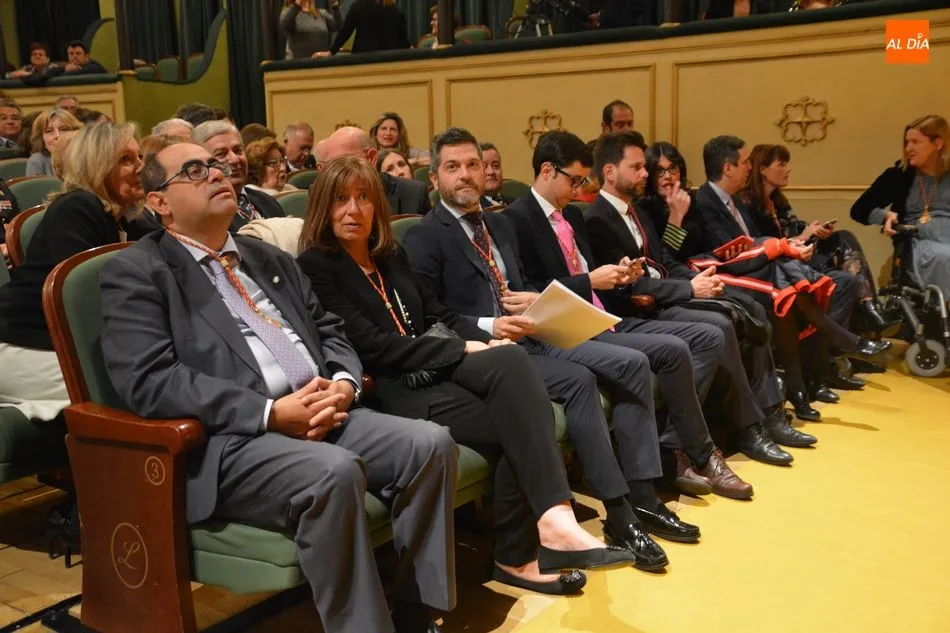 Foto 11 - La Asociaci&oacute;n de Alzheimer&nbsp;y la pintora Isabel Villar reciben las Medallas de Oro&nbsp;de la Ciudad&nbsp; ...