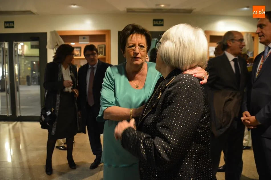 Foto 10 - La Asociaci&oacute;n de Alzheimer&nbsp;y la pintora Isabel Villar reciben las Medallas de Oro&nbsp;de la Ciudad&nbsp; ...
