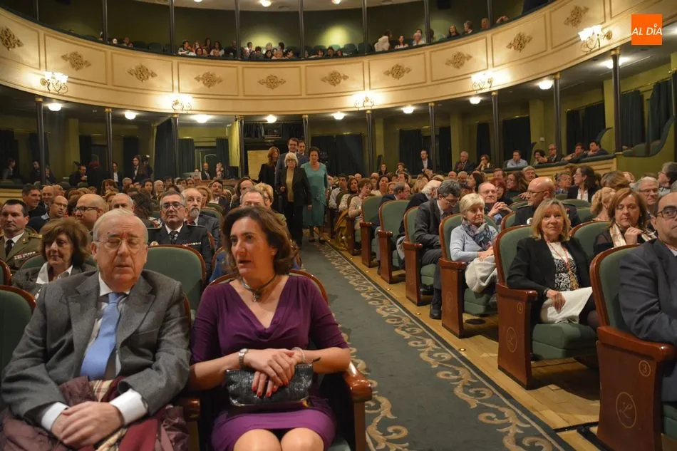 Foto 9 - La Asociaci&oacute;n de Alzheimer&nbsp;y la pintora Isabel Villar reciben las Medallas de Oro&nbsp;de la Ciudad&nbsp; ...