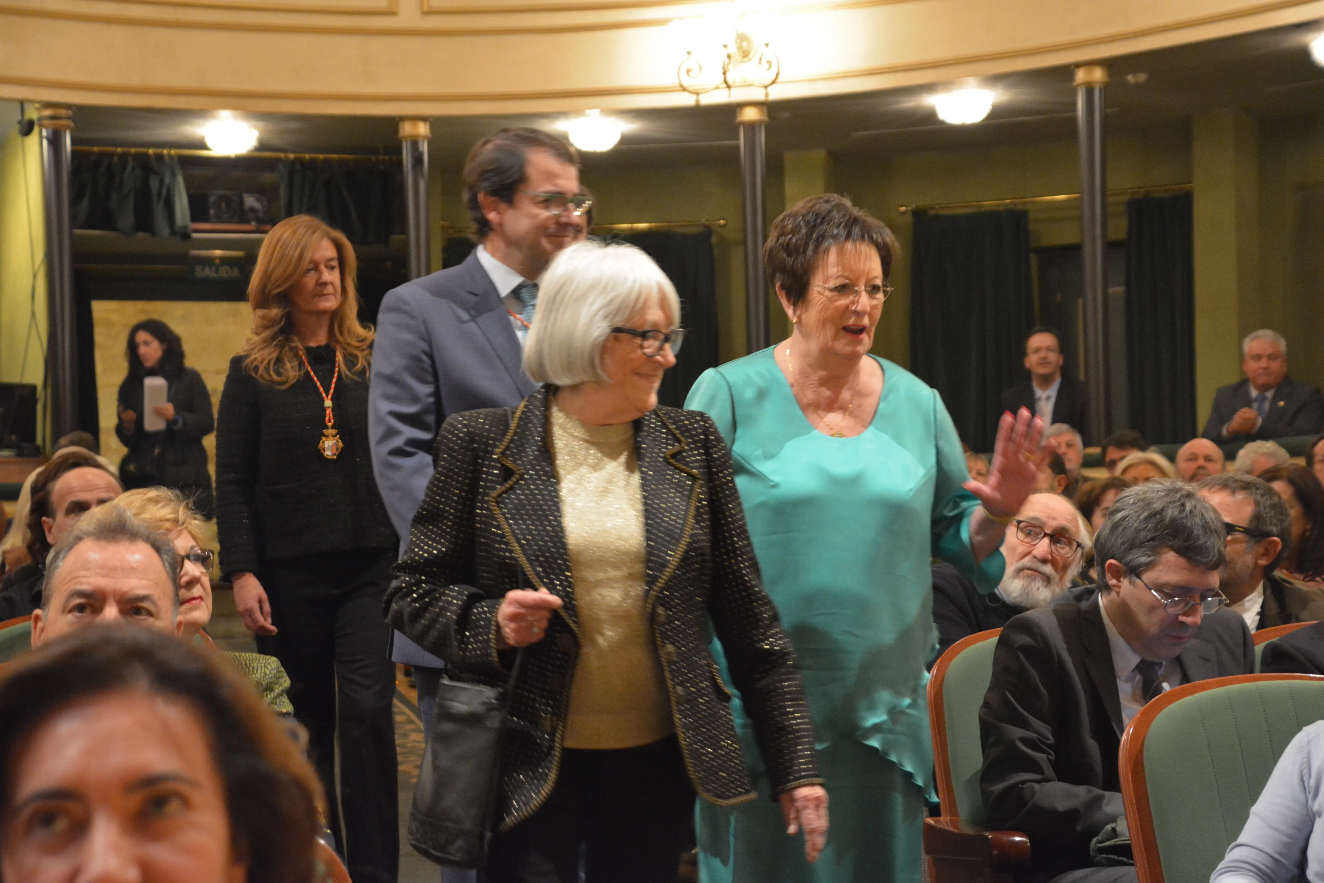 Foto 2 - La Asociaci&oacute;n de Alzheimer&nbsp;y la pintora Isabel Villar reciben las Medallas de Oro&nbsp;de la Ciudad&nbsp; ...