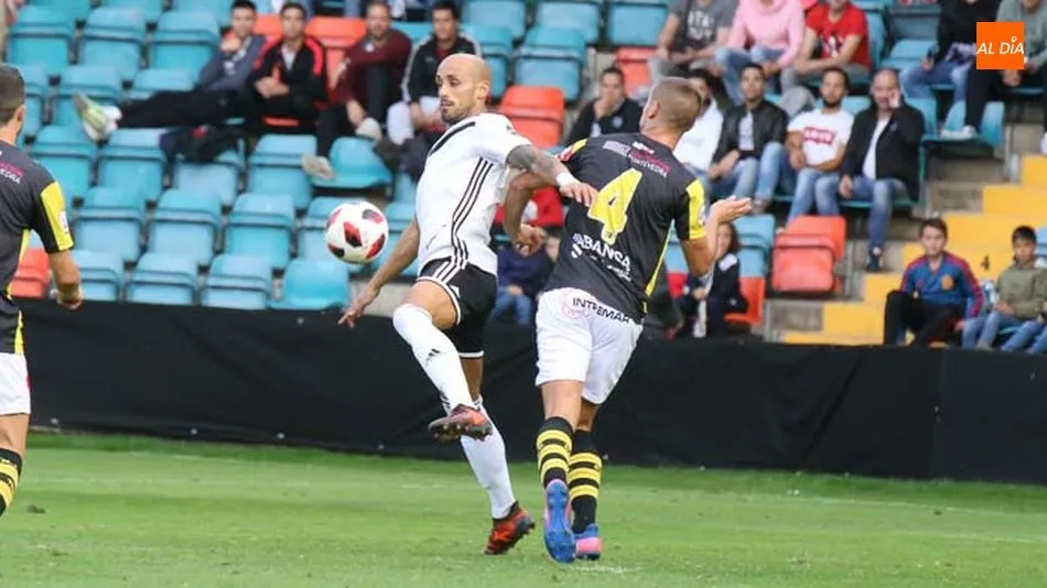 Héctor, en un partido anterior, será uno de los encargados de lograr goles en los próximos encuentros del conjunto blanquinegro