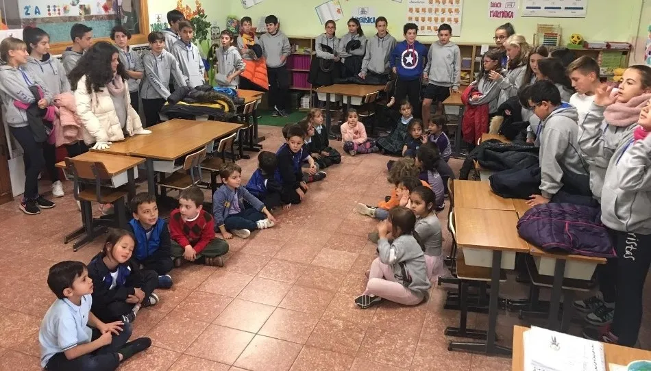 Uno de los actos del colegio Maristas con motivo del Día de Montagne