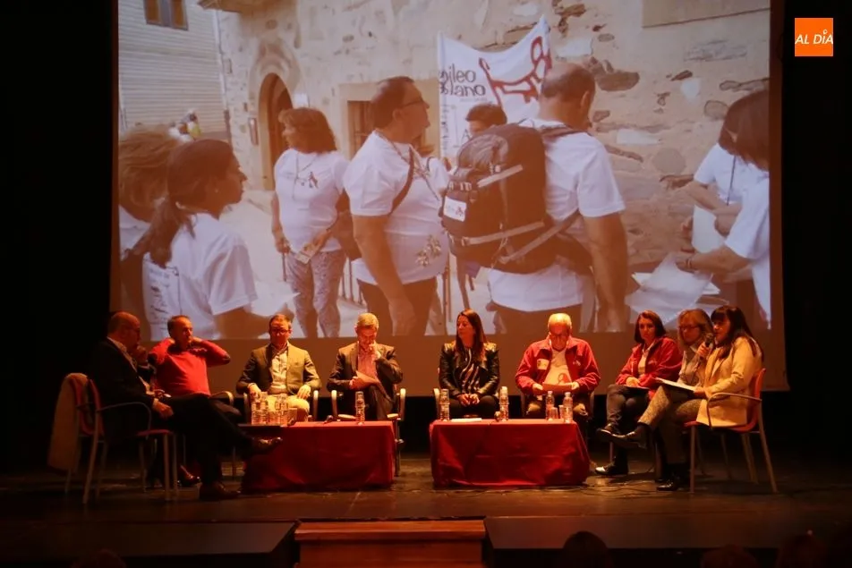 Mesa redonda sobre el Año Jubilar Teresiano en el teatro