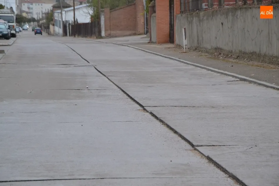 Foto 3 - Hora de reencontrarse con los difuntos y con los baches de la entrada al Cementerio  