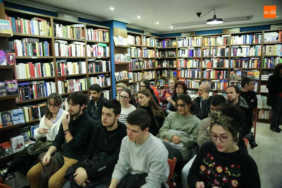 Foto 6 - Luis Enrique Alonso y Carlos J. Fern&aacute;ndez, protagonistas en el Martes Sociol&oacute;gico de Letras...