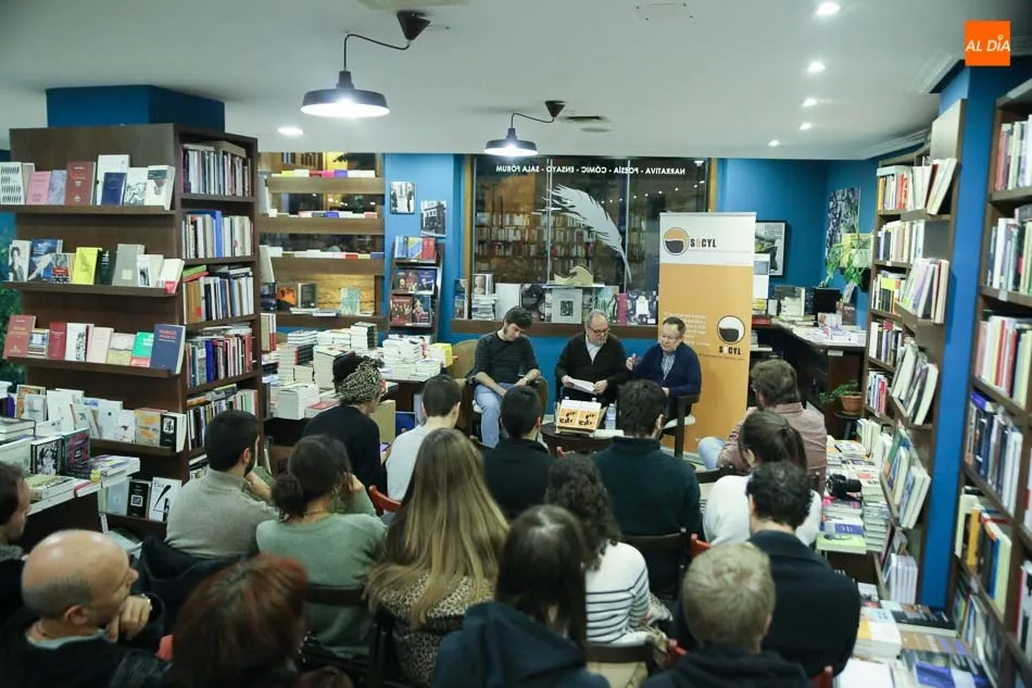 Foto 5 - Luis Enrique Alonso y Carlos J. Fern&aacute;ndez, protagonistas en el Martes Sociol&oacute;gico de Letras...