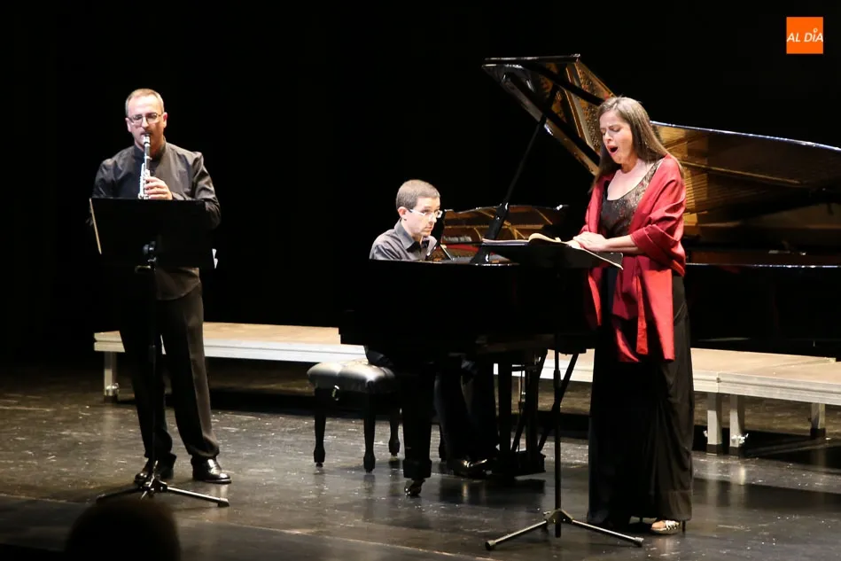 Foto 2 - La soprano&nbsp;Mar&iacute;a Espada y el coro&nbsp;DeMvsica Antiqva ofrecen una batalla musical contra el c&aacute;ncer ...