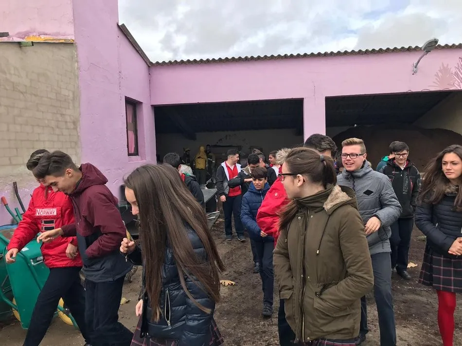 Foto 2 - El colegio Padres Trinitarios visita el Centro Lorenzo Milani  