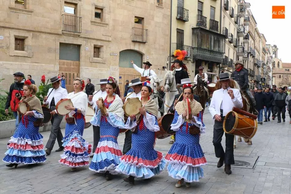Foto 10 - &lsquo;El Mariquelo&rsquo; homenajea el VIII centenario de la USAL con un recital charro en el Patio de...