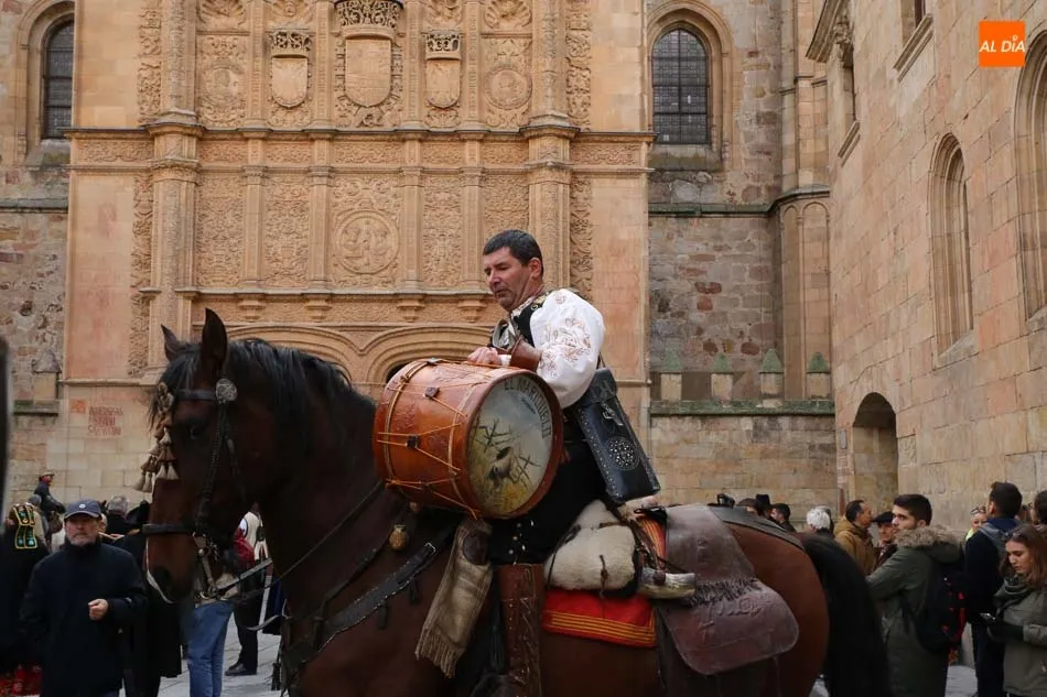Foto 7 - &lsquo;El Mariquelo&rsquo; homenajea el VIII centenario de la USAL con un recital charro en el Patio de...