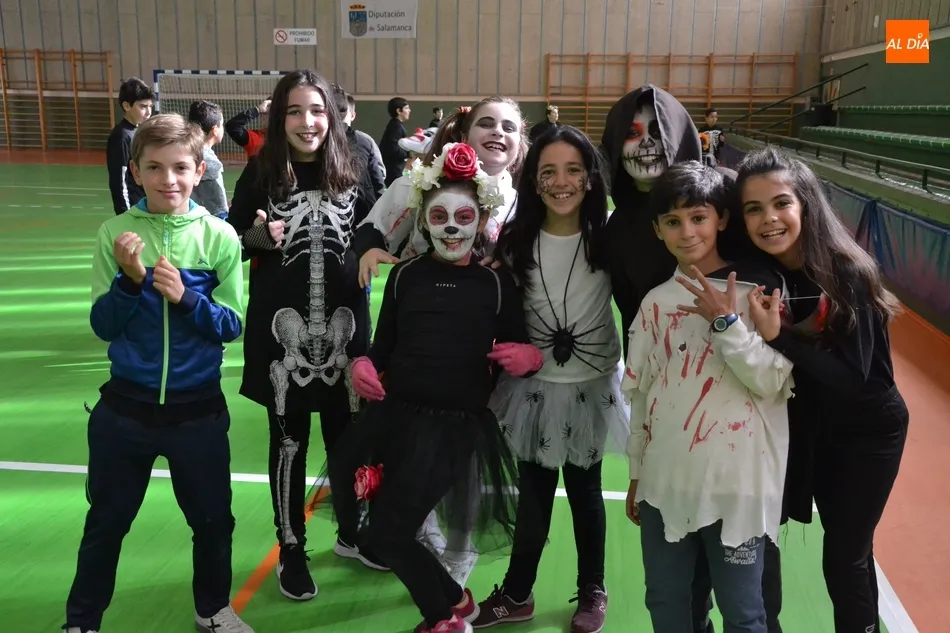 El Colegio San Francisco baila con motivo de Halloween  