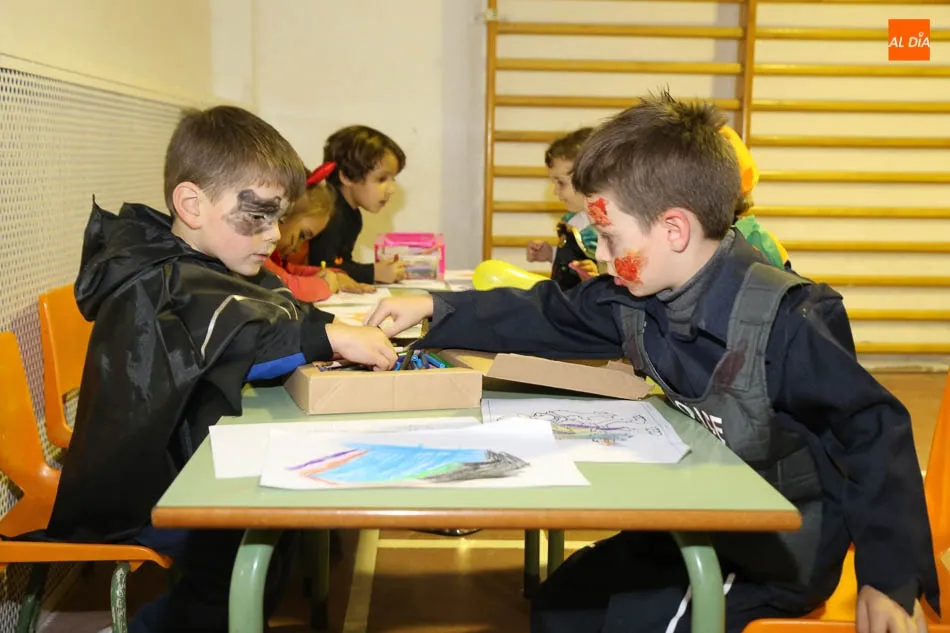 Foto 11 - El Colegio Antonio Machado celebra Halloween con disfraces, juegos y degustaciones