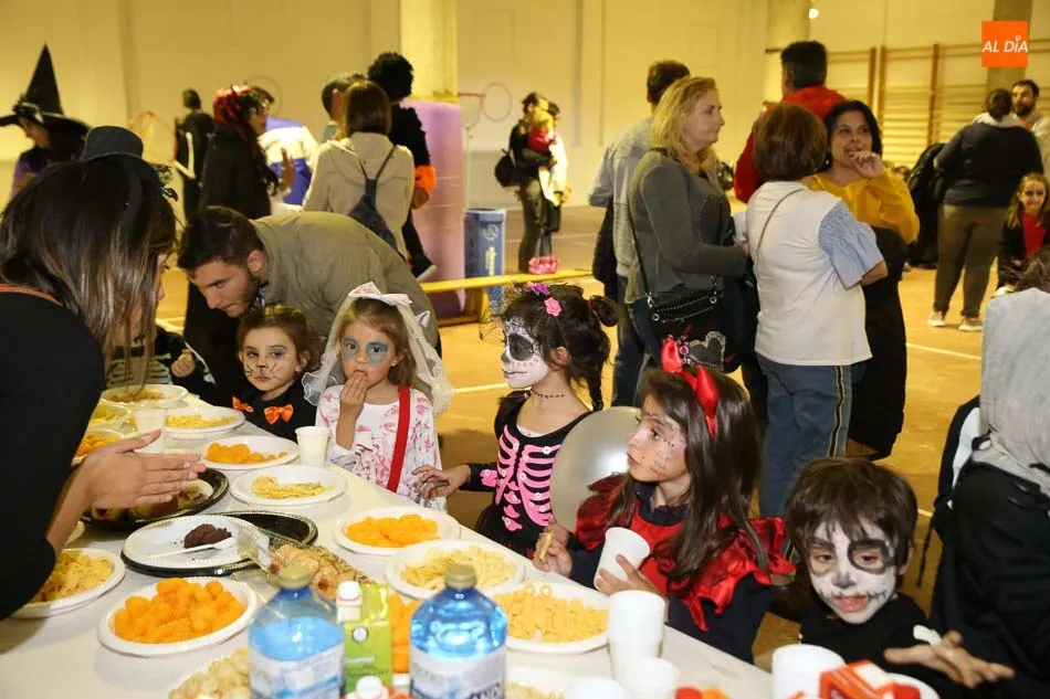 Foto 10 - El Colegio Antonio Machado celebra Halloween con disfraces, juegos y degustaciones