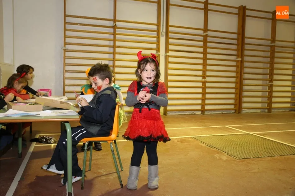 Foto 9 - El Colegio Antonio Machado celebra Halloween con disfraces, juegos y degustaciones